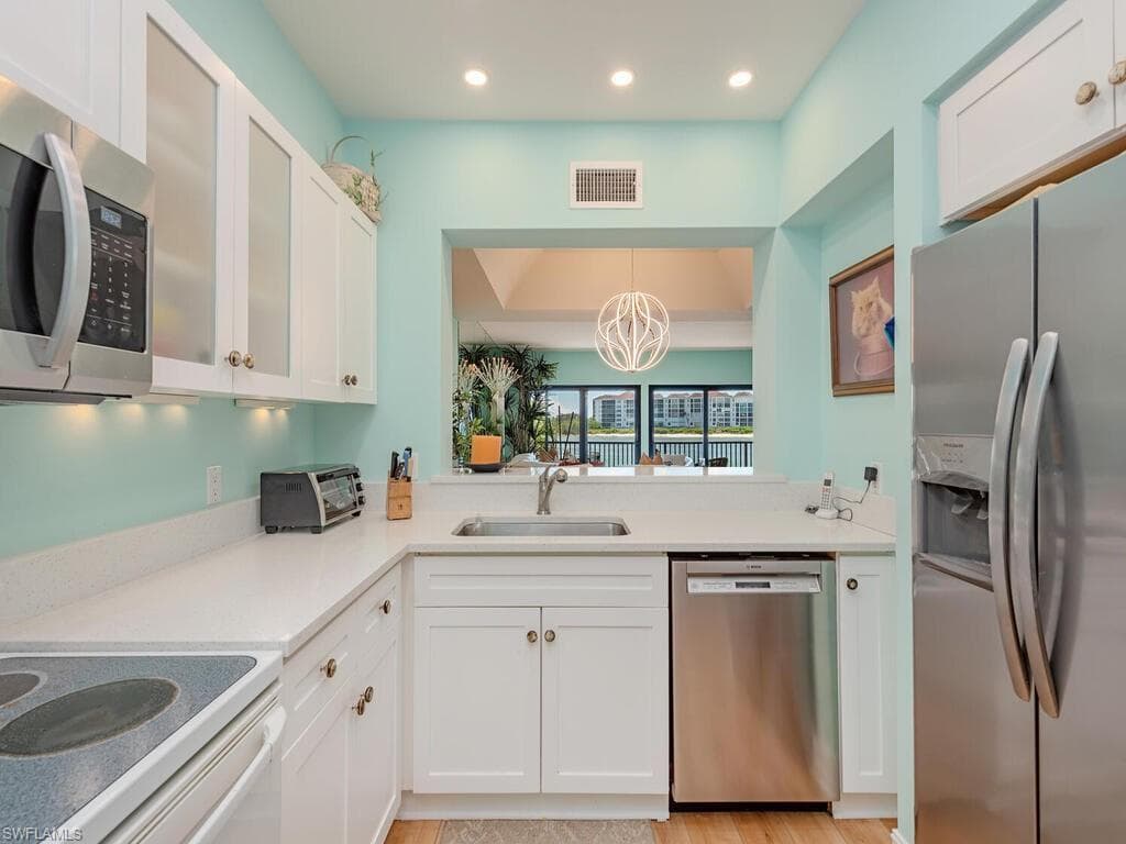 421 La Peninsula Blvd 421, Naples, FL 34113-7