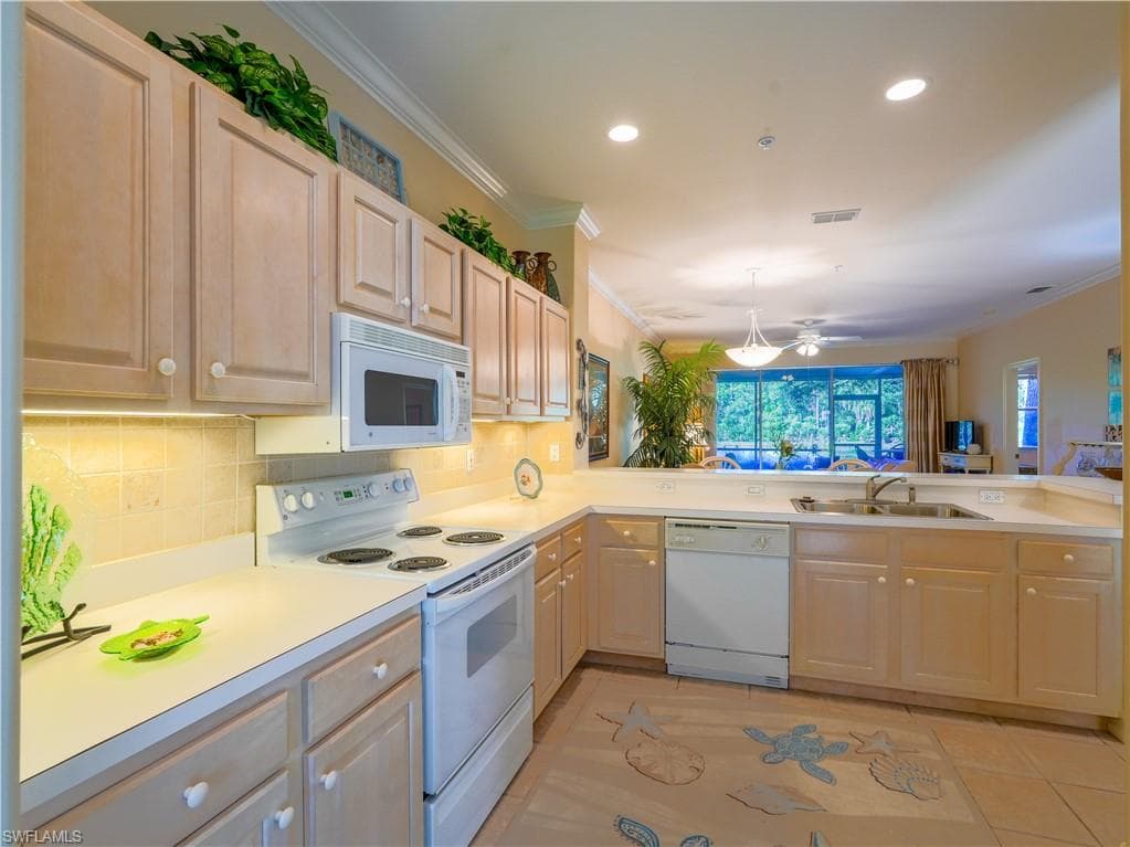 1015 Tarpon Cove Dr 1403, Naples, FL 34110-13