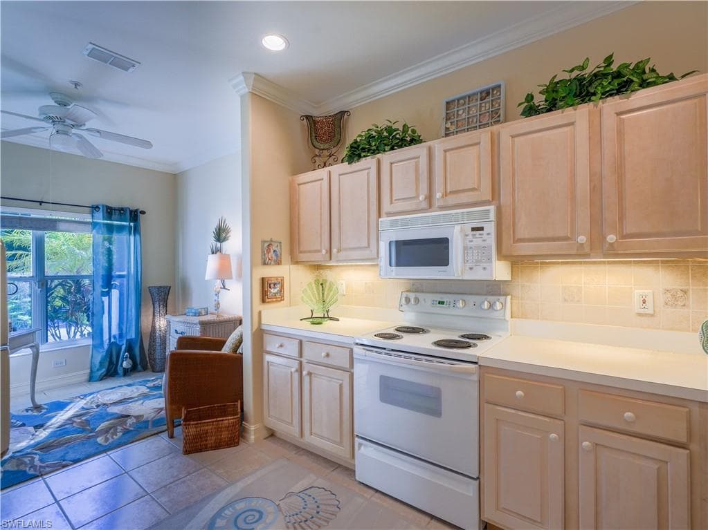 1015 Tarpon Cove Dr 1403, Naples, FL 34110-15