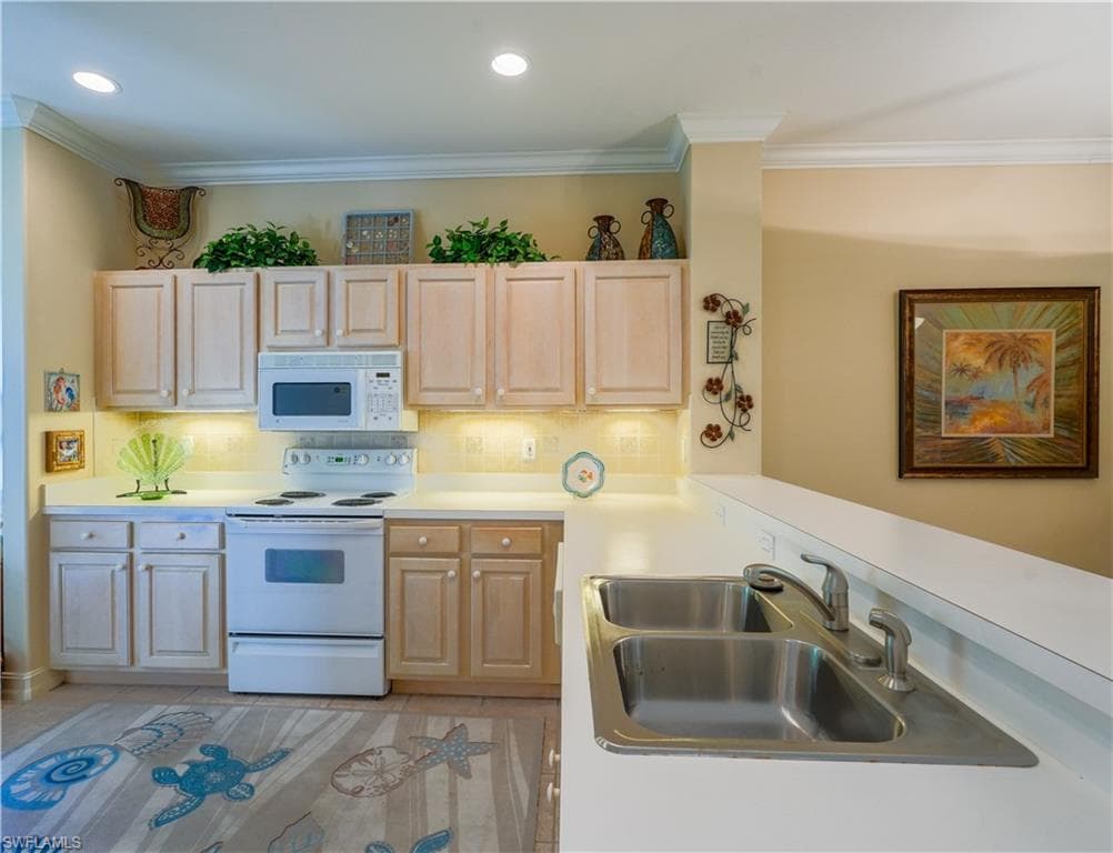 1015 Tarpon Cove Dr 1403, Naples, FL 34110-16