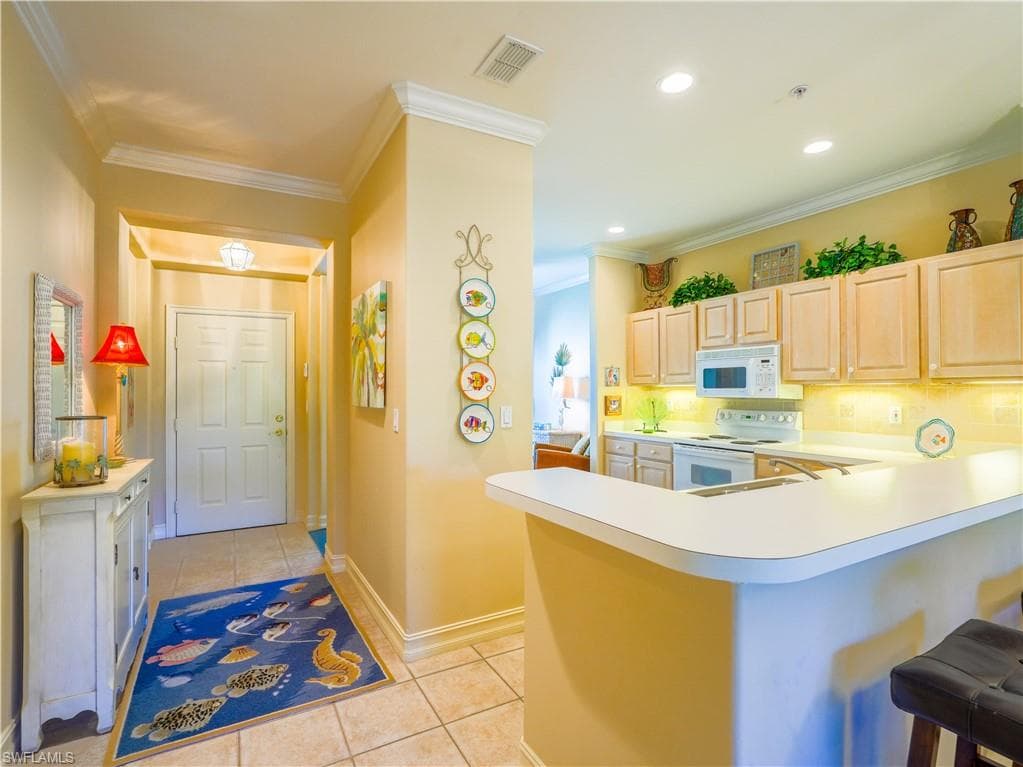 1015 Tarpon Cove Dr 1403, Naples, FL 34110-35