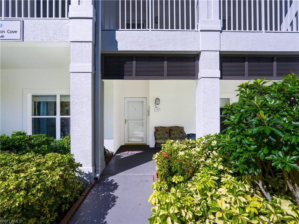 1015 Tarpon Cove Dr 1403, Naples, FL 34110-45