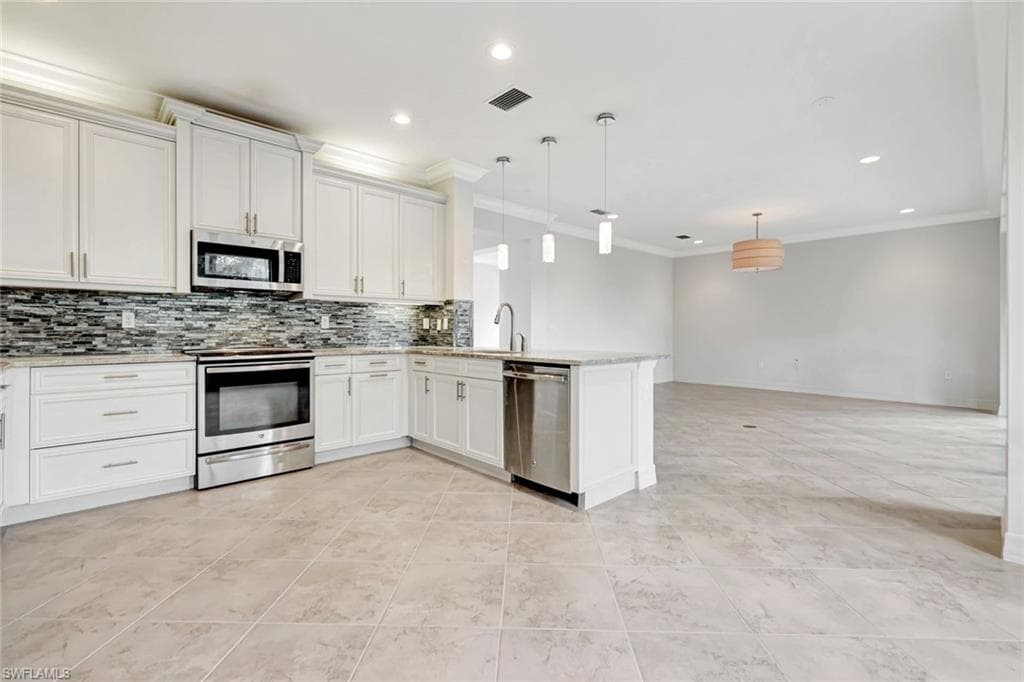 3430 Tigris Ln, Naples, FL 34119-10