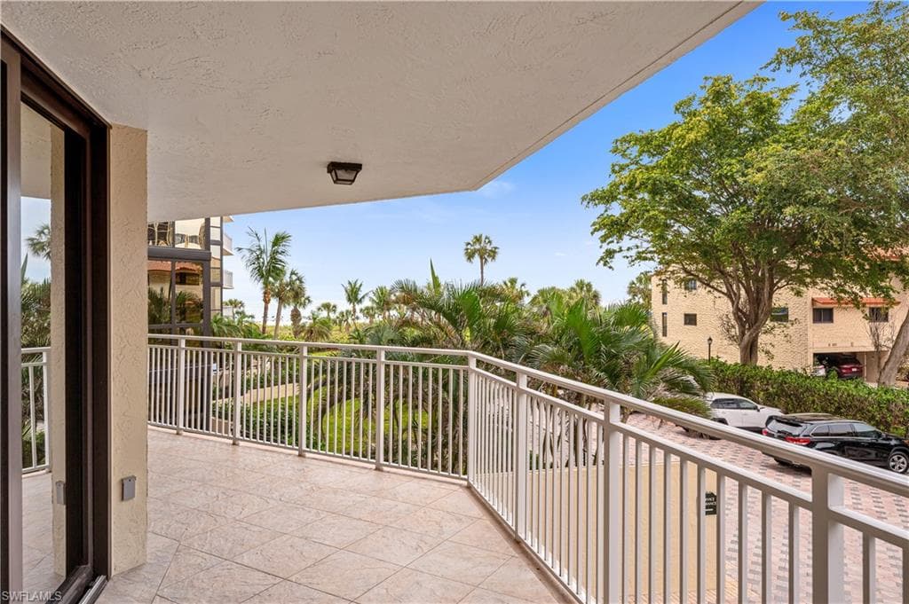 520 Collier Blvd 206, Marco Island, FL 34145-23