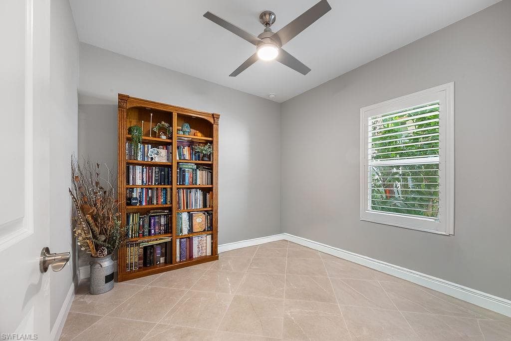 4584 Centaurus Cir, Naples, FL 34120-9
