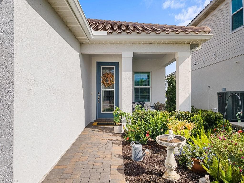 4584 Centaurus Cir, Naples, FL 34120-2
