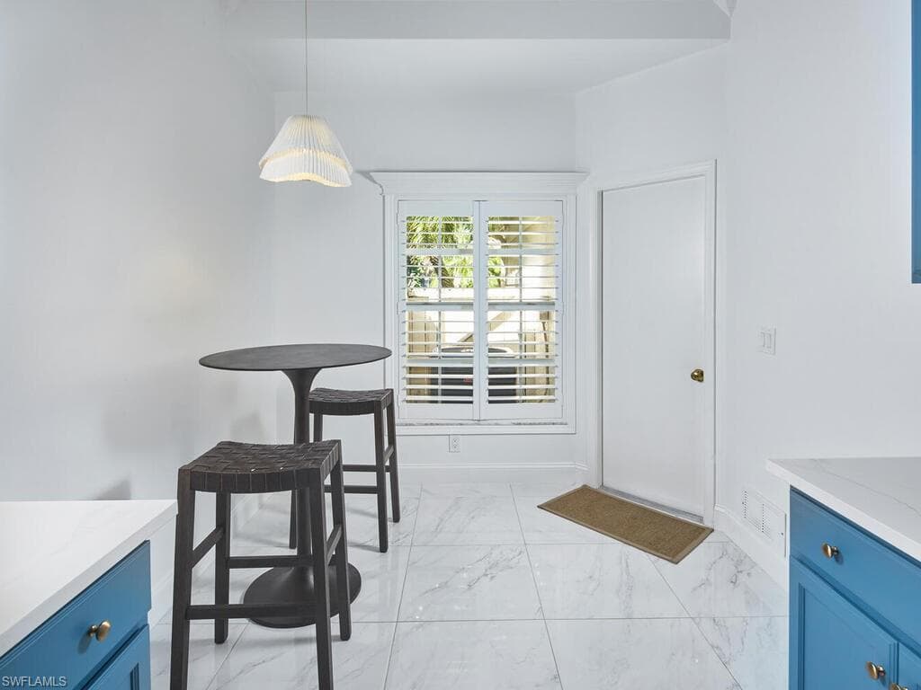 114 Amblewood Ln 9-903, Naples, FL 34105-9