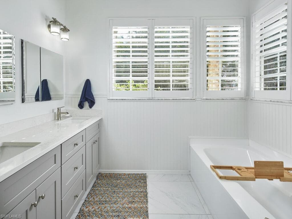 114 Amblewood Ln 9-903, Naples, FL 34105-11