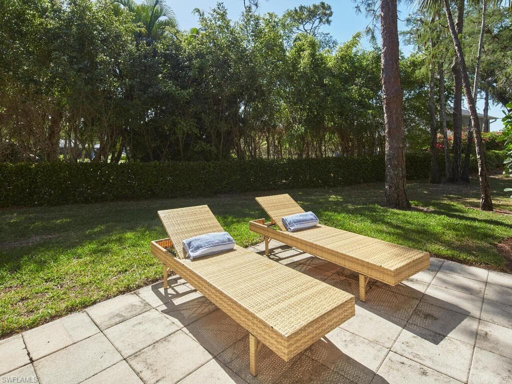 114 Amblewood Ln 9-903, Naples, FL 34105-17