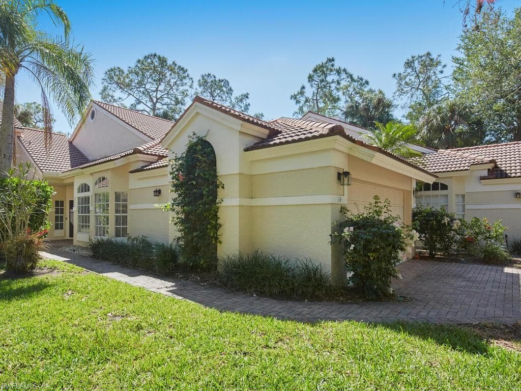 114 Amblewood Ln 9-903, Naples, FL 34105-19