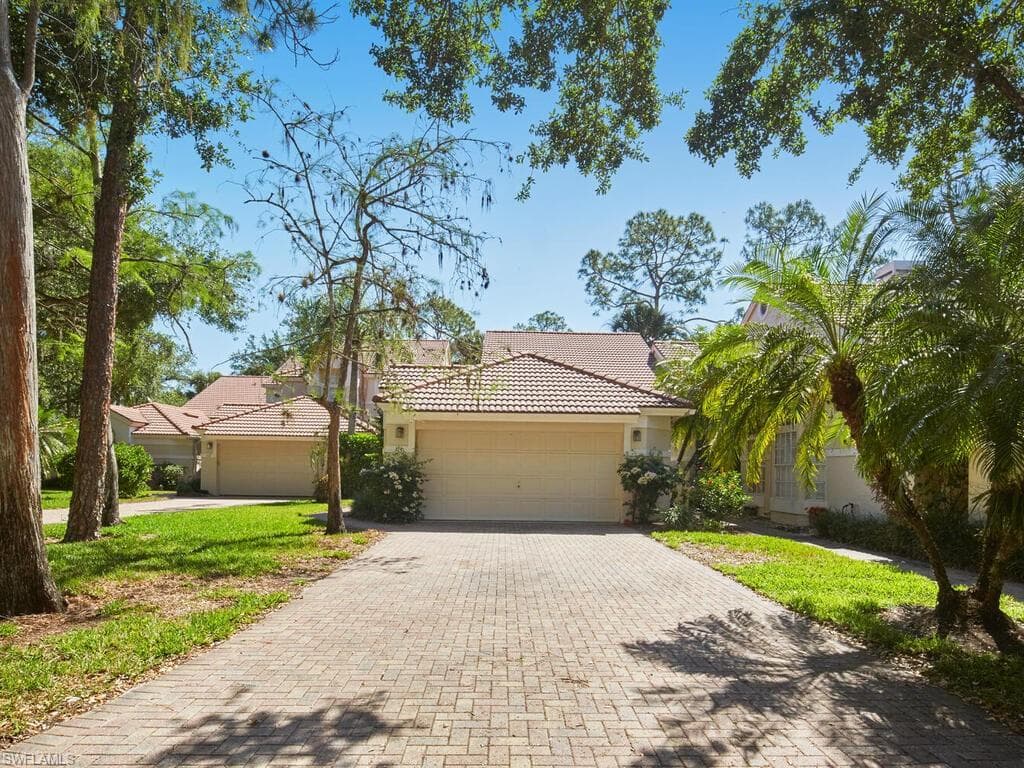 114 Amblewood Ln 9-903, Naples, FL 34105-20