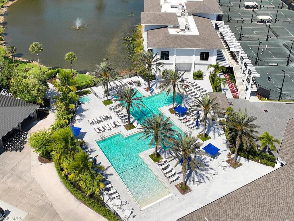 114 Amblewood Ln 9-903, Naples, FL 34105-25