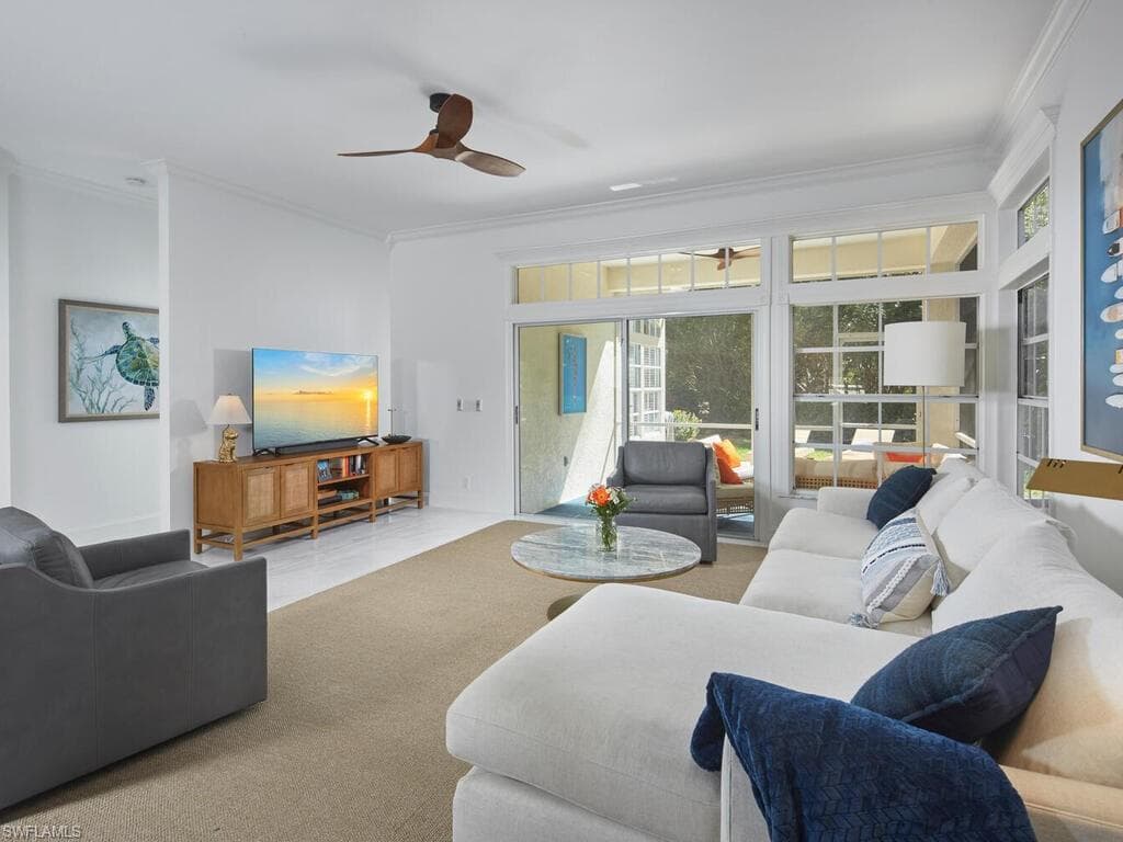 114 Amblewood Ln 9-903, Naples, FL 34105-2