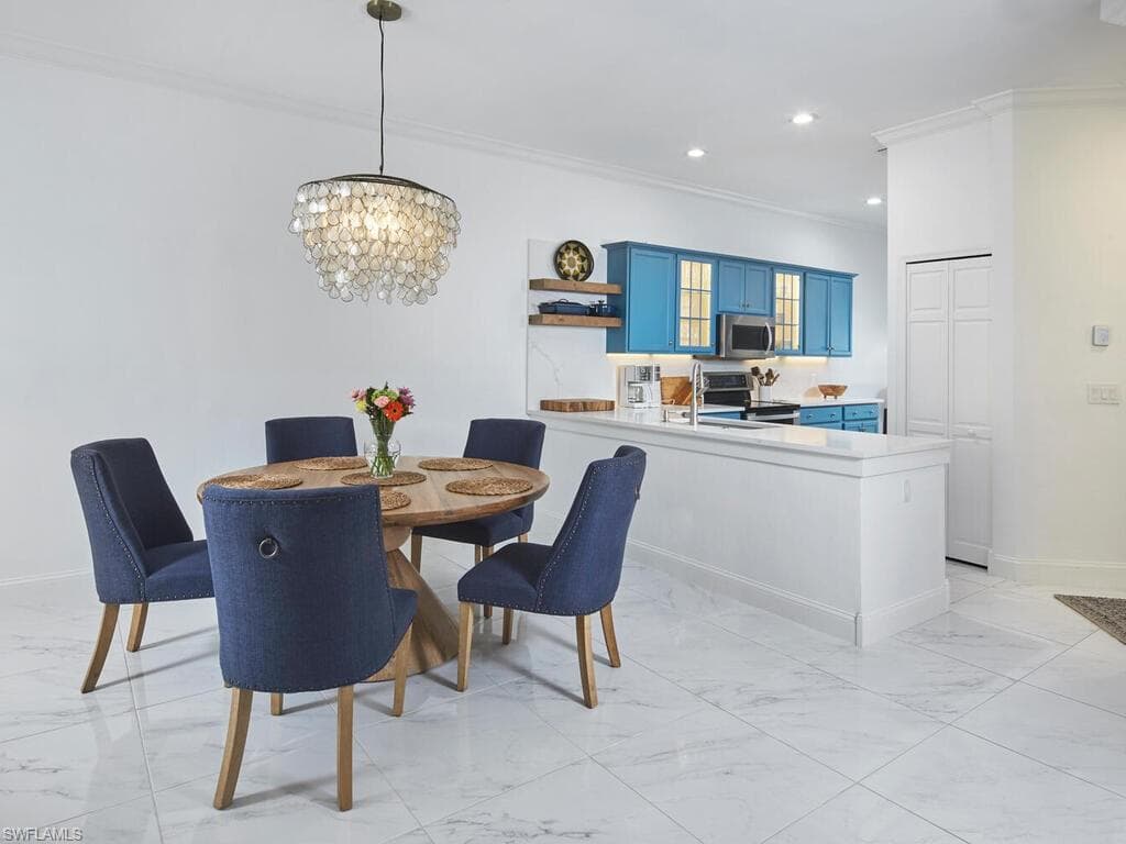 114 Amblewood Ln 9-903, Naples, FL 34105-5