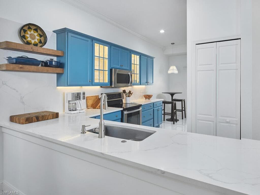 114 Amblewood Ln 9-903, Naples, FL 34105-6