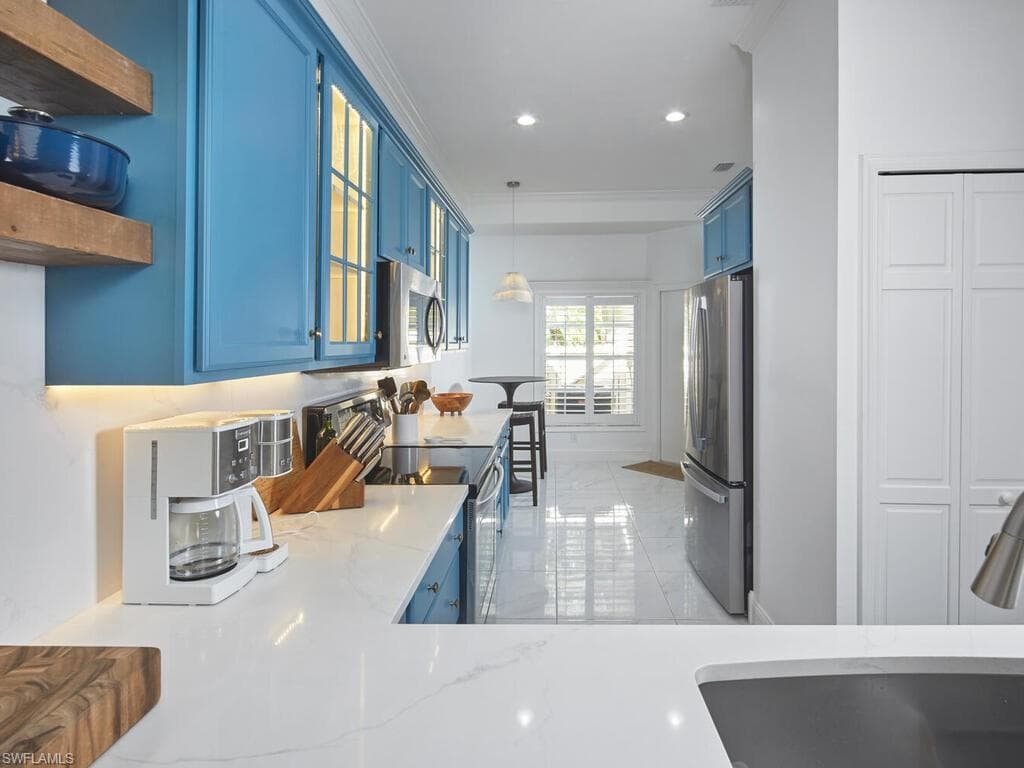 114 Amblewood Ln 9-903, Naples, FL 34105-7