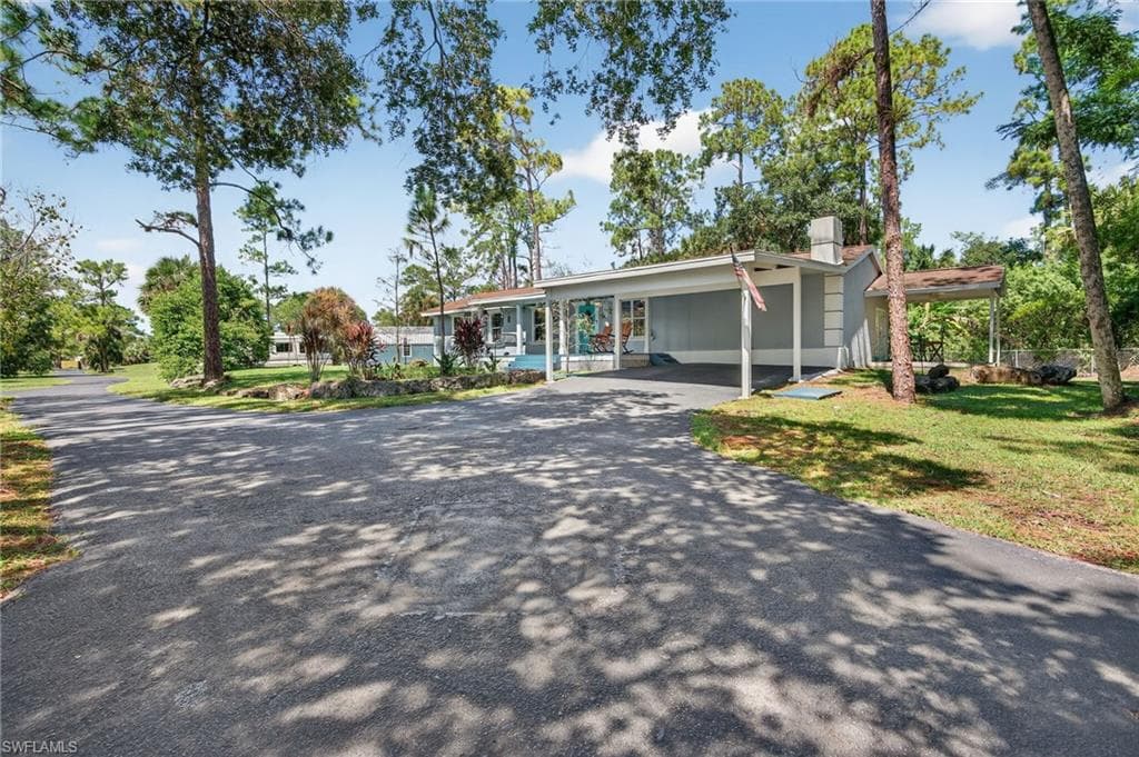 460 9th St SW, Naples, FL 34117-8
