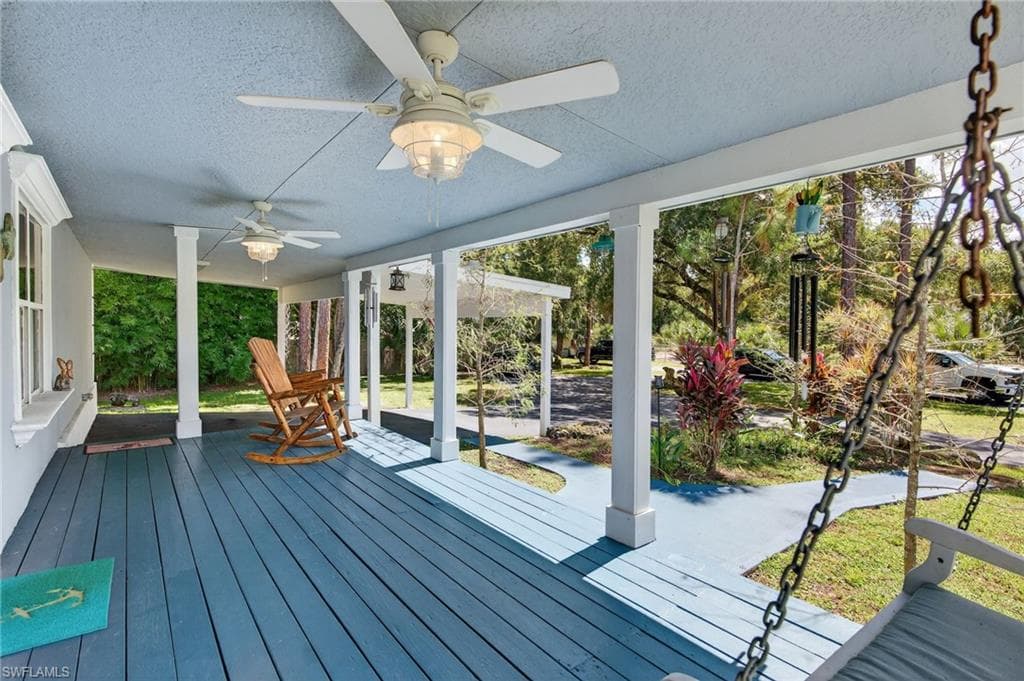 460 9th St SW, Naples, FL 34117-9