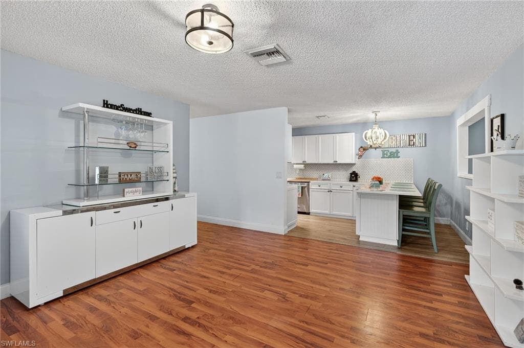 460 9th St SW, Naples, FL 34117-12