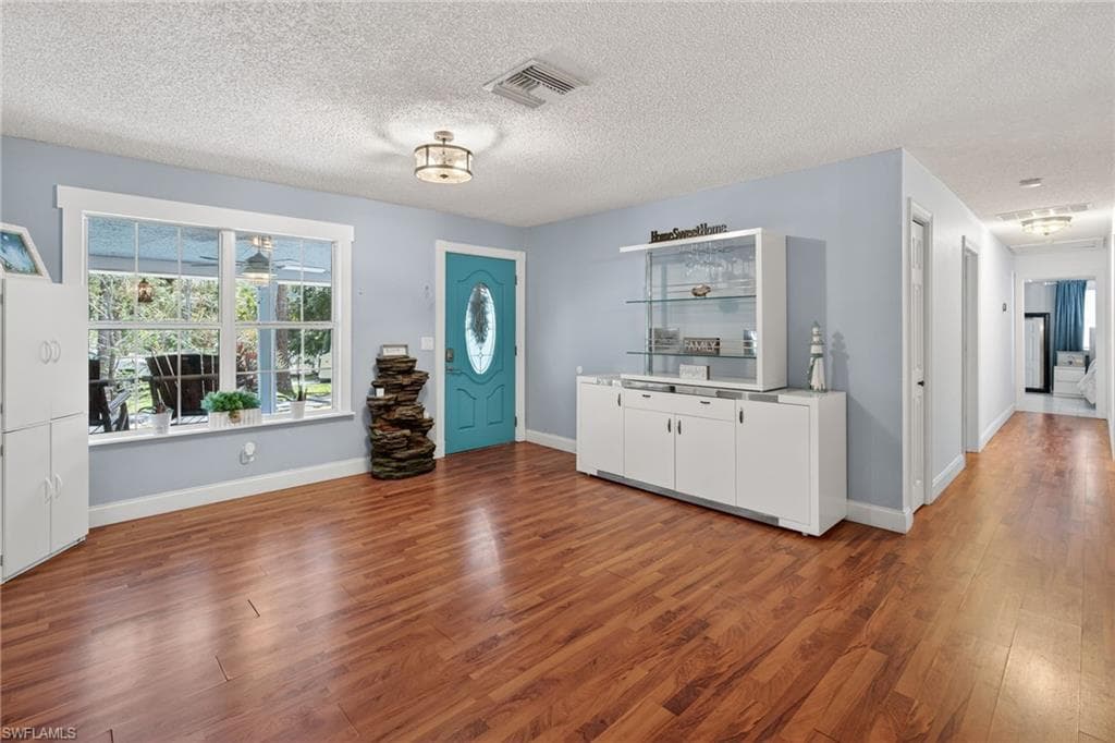 460 9th St SW, Naples, FL 34117-13