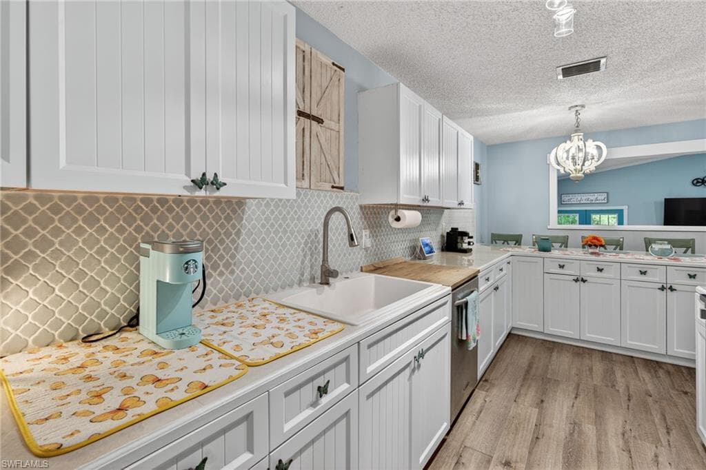 460 9th St SW, Naples, FL 34117-18