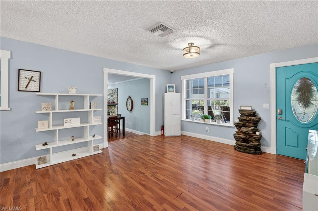 460 9th St SW, Naples, FL 34117-20