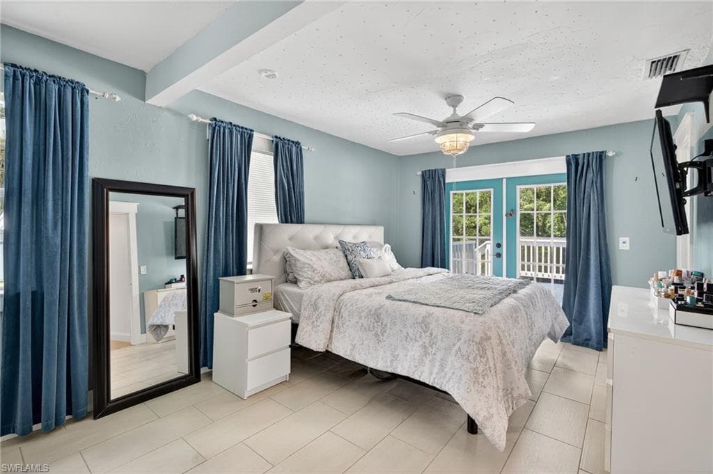 460 9th St SW, Naples, FL 34117-28