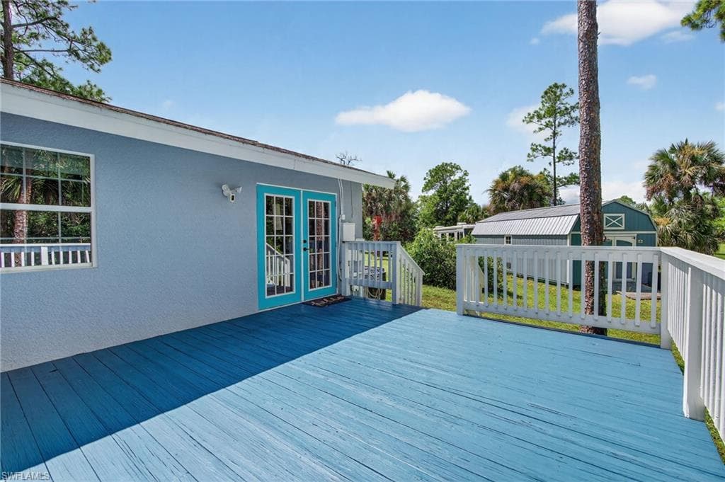 460 9th St SW, Naples, FL 34117-32
