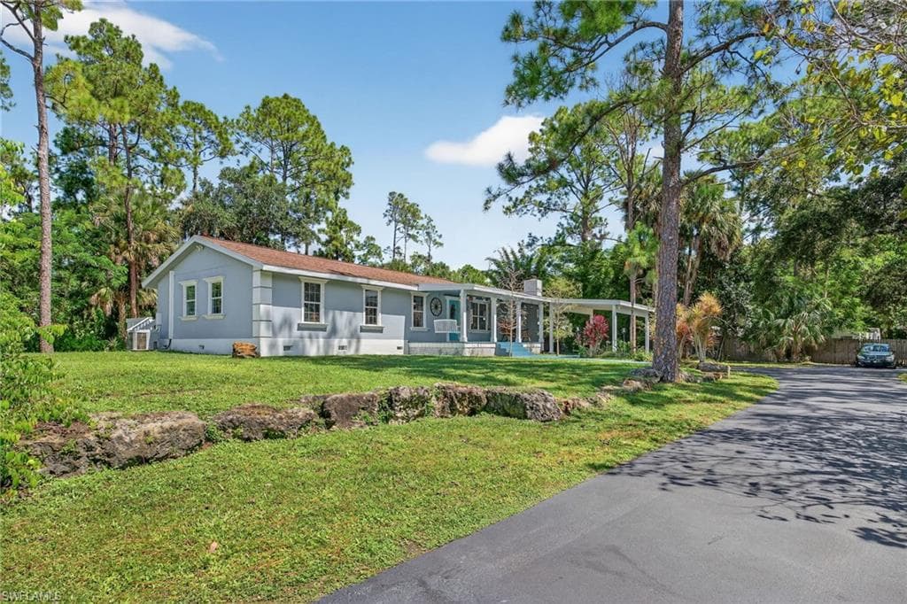 460 9th St SW, Naples, FL 34117-3