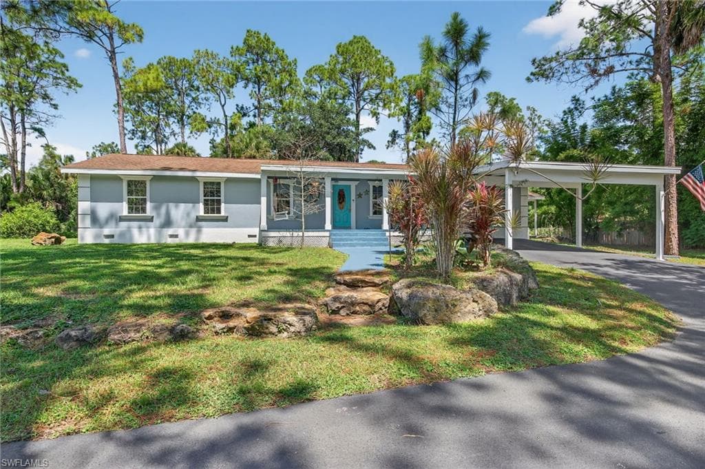 460 9th St SW, Naples, FL 34117-7