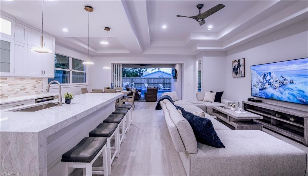 662 105th Ave N, Naples, FL 34108-22