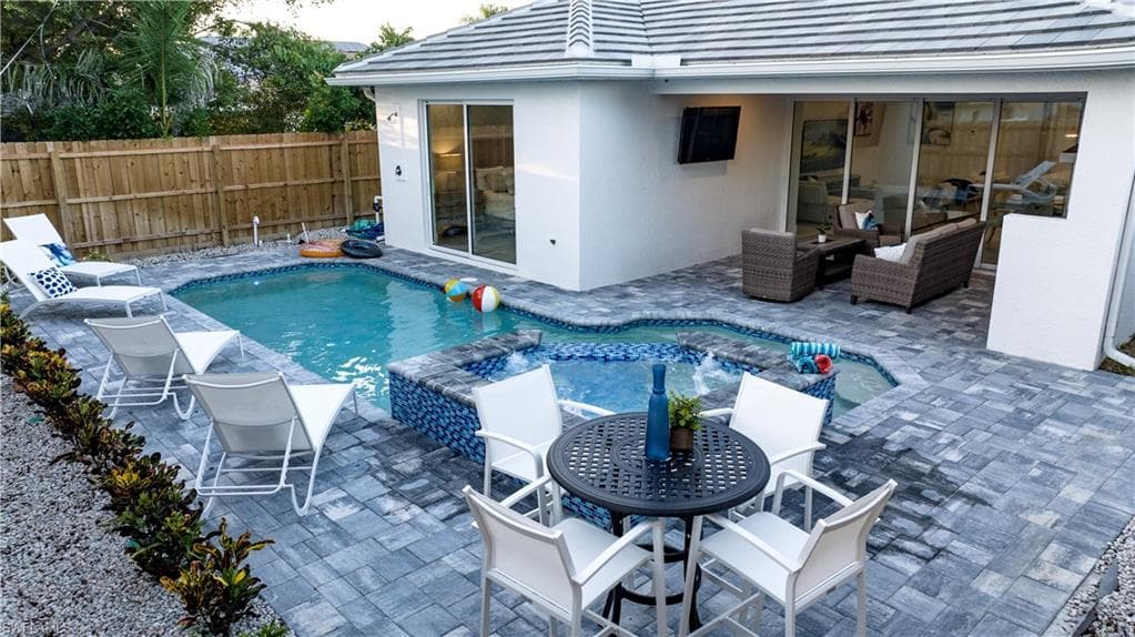 662 105th Ave N, Naples, FL 34108-26