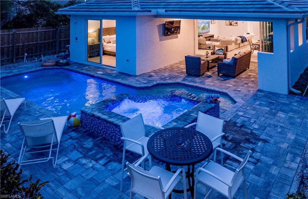 662 105th Ave N, Naples, FL 34108-28