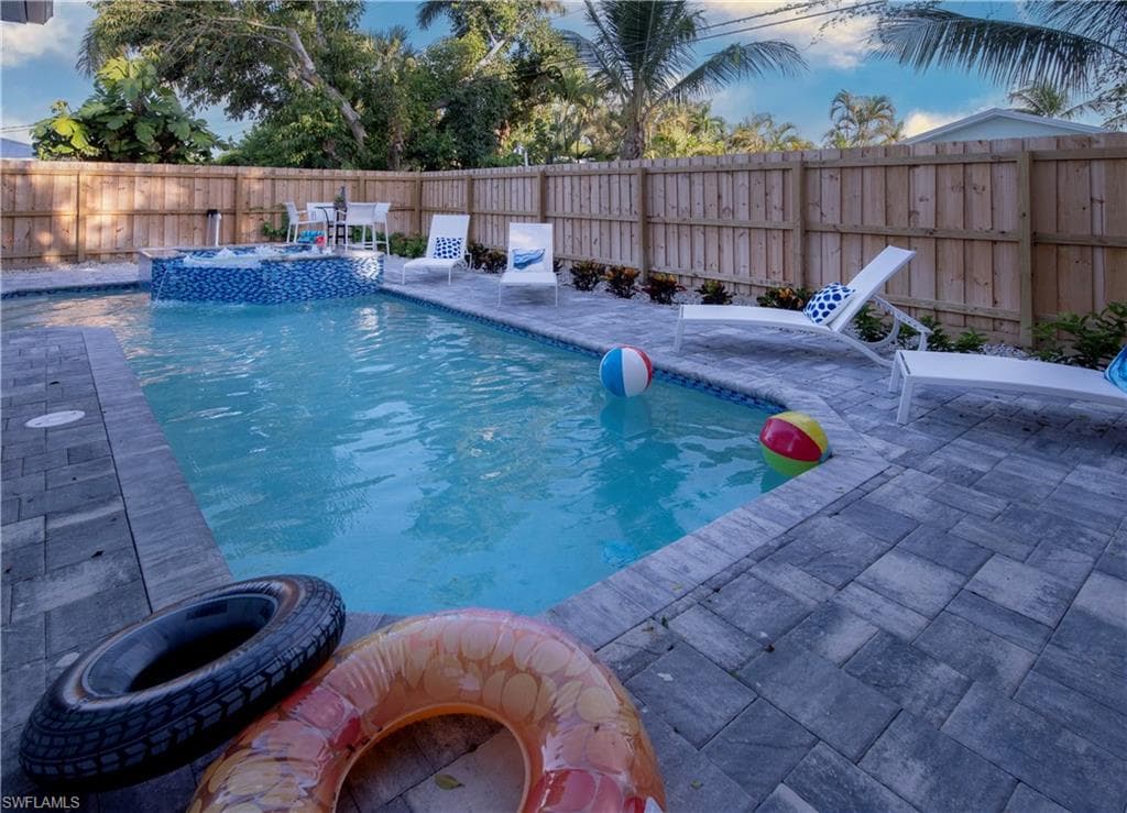 662 105th Ave N, Naples, FL 34108-32