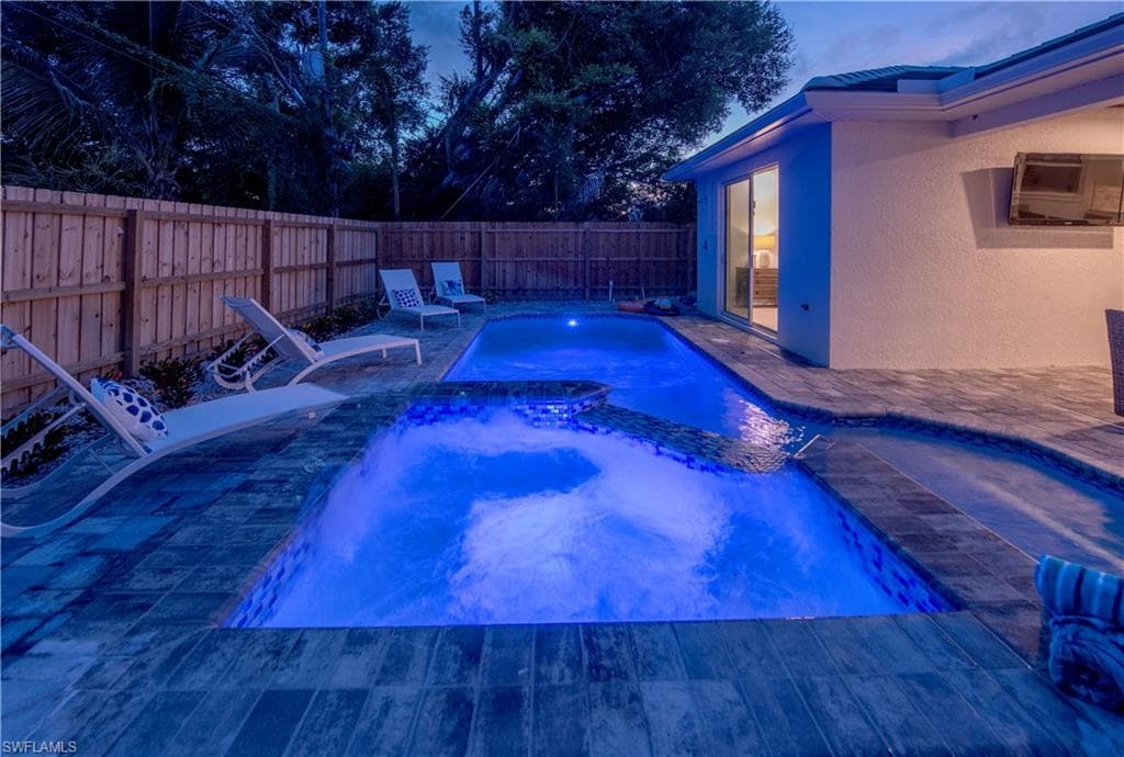 662 105th Ave N, Naples, FL 34108-33