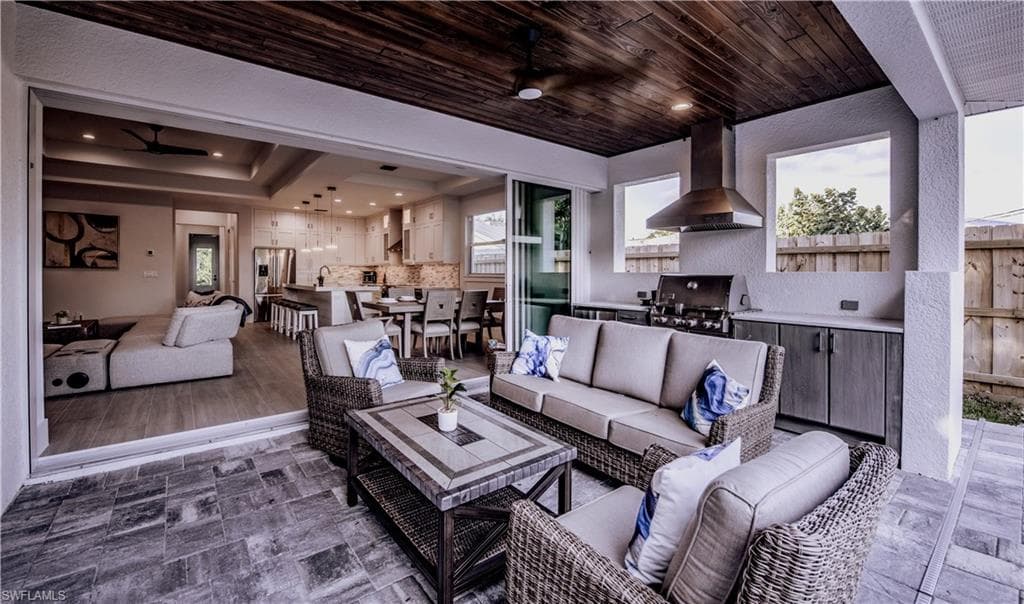 662 105th Ave N, Naples, FL 34108-4