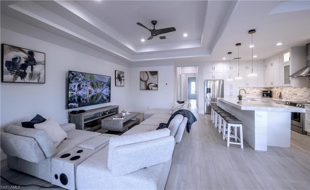 662 105th Ave N, Naples, FL 34108-5