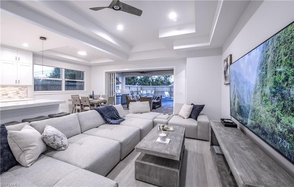 662 105th Ave N, Naples, FL 34108-6