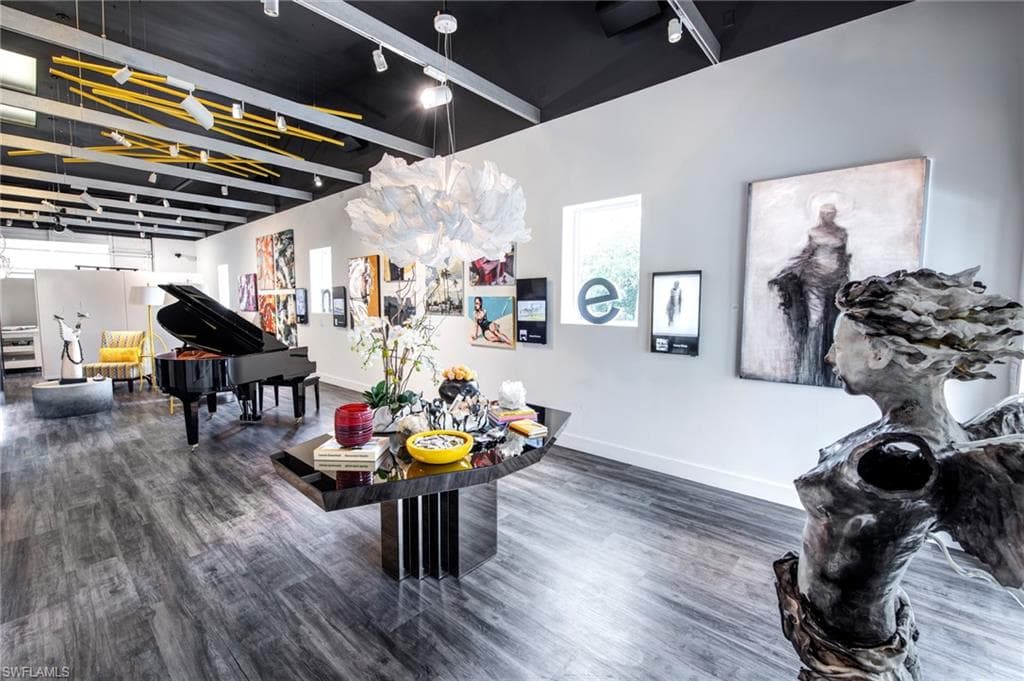 5880 Shirley St 208, Naples, FL 34109-1