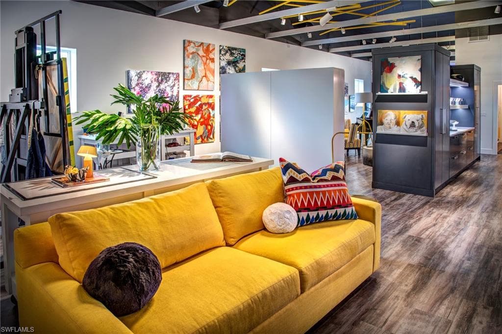 5880 Shirley St 208, Naples, FL 34109-2