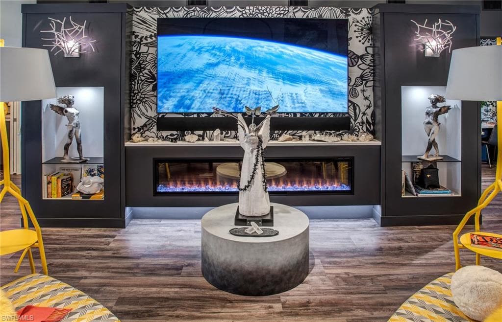 5880 Shirley St 208, Naples, FL 34109-4