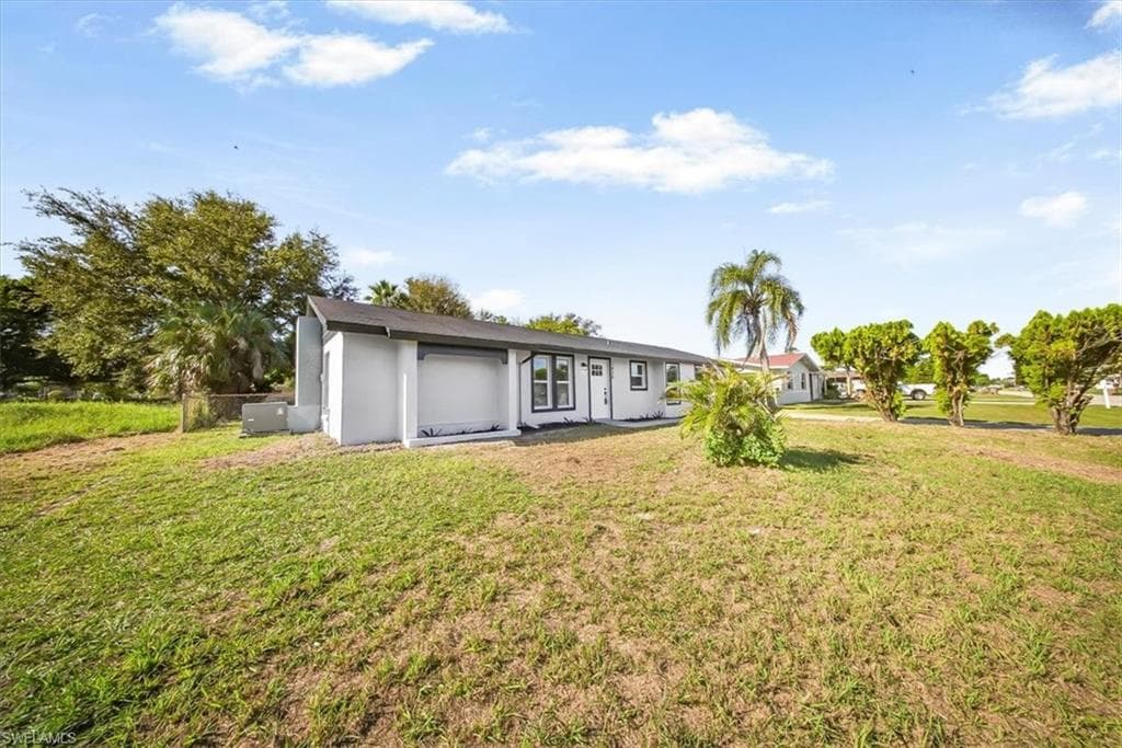 1436 25th Ter, Cape Coral, FL 33904-26