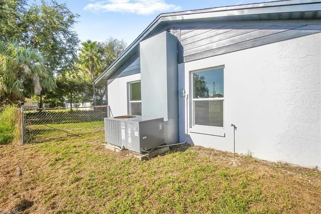 1436 25th Ter, Cape Coral, FL 33904-27