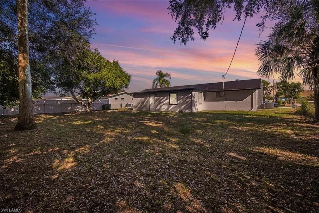 1436 25th Ter, Cape Coral, FL 33904-35