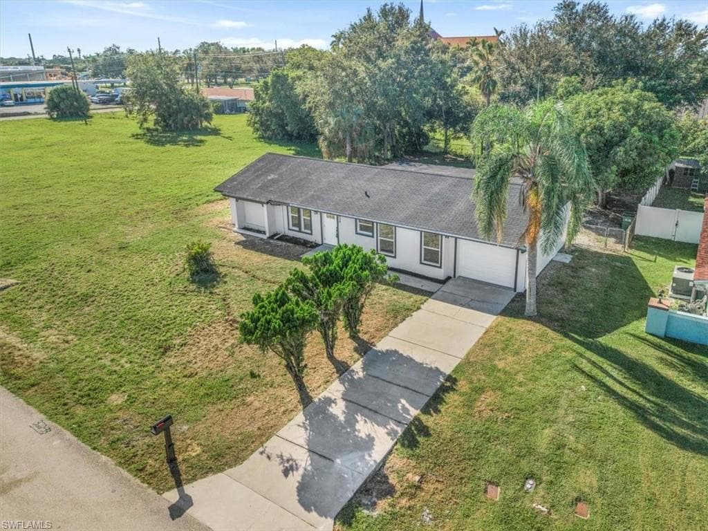 1436 25th Ter, Cape Coral, FL 33904-2