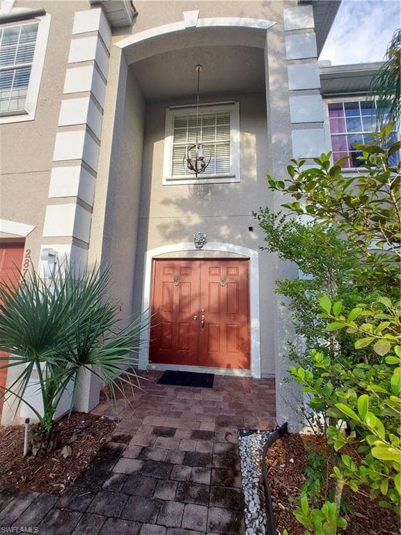 2876 Blossom Ct, Naples, FL 34120-2