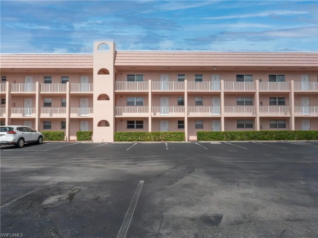 180 Turtle Lake Ct 209, Naples, FL 34105-1
