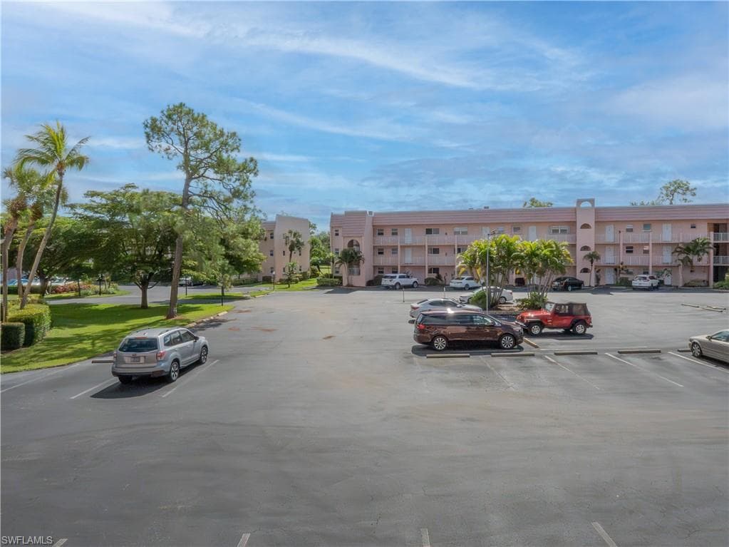 180 Turtle Lake Ct 209, Naples, FL 34105-3