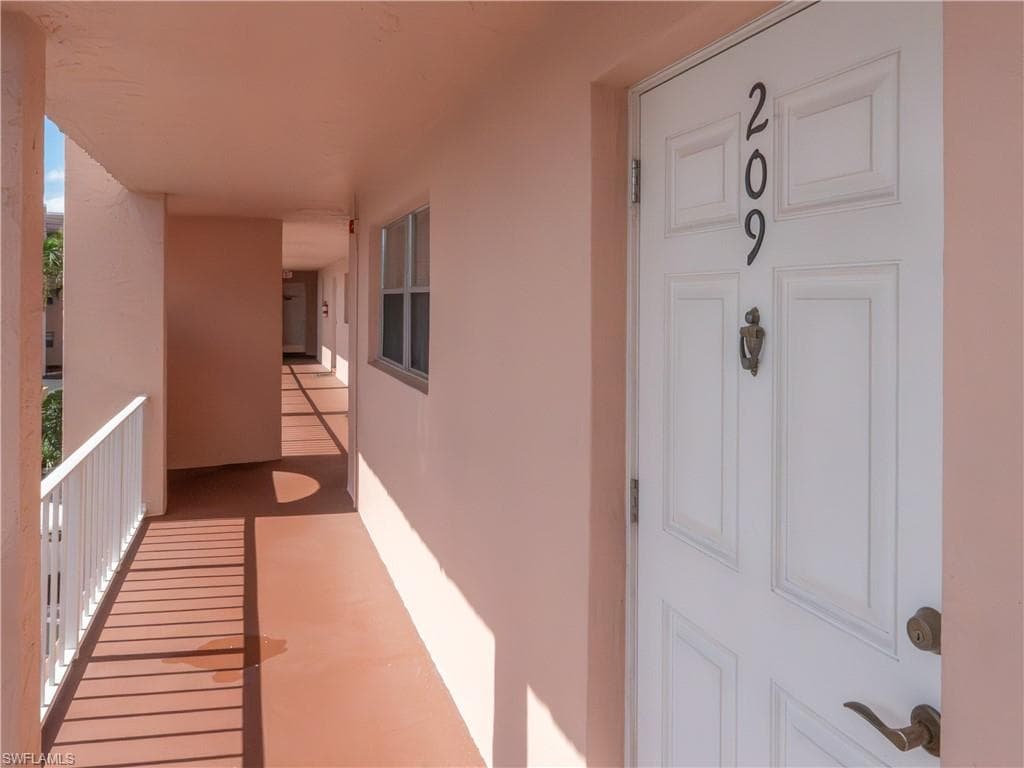 180 Turtle Lake Ct 209, Naples, FL 34105-4