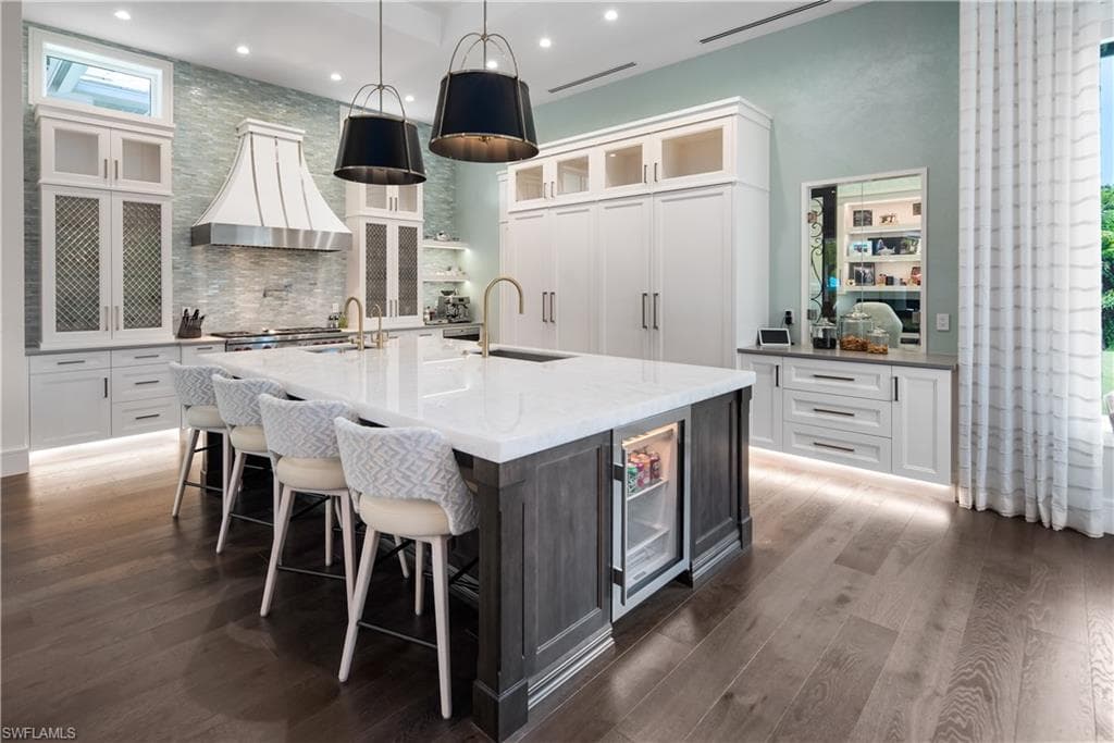 882 Cassena Rd, Naples, FL 34108-14